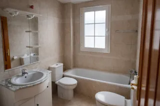 Chalet adosado de 200m2 con jardín y garaje