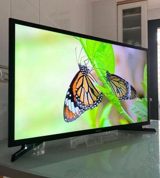 TV 32 PULGADAS SAMSUNG-SMART. (COMO NUEVO)