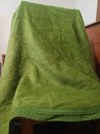 Mesa camilla ovalada madera y cristal.