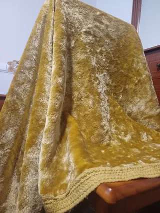 Mesa camilla ovalada madera y cristal.