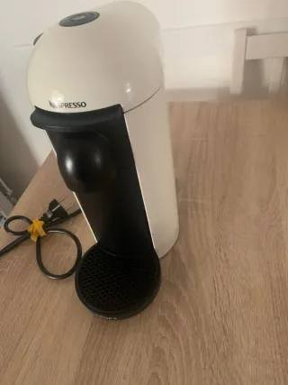 Cafetera Nespresso Vertuo Blanca