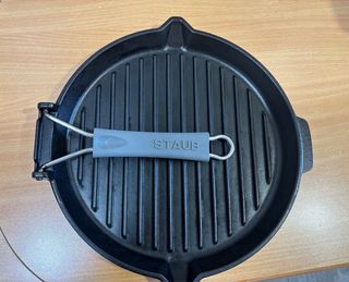 Parrilla Redonda Hierro Fundido Mango Plegable