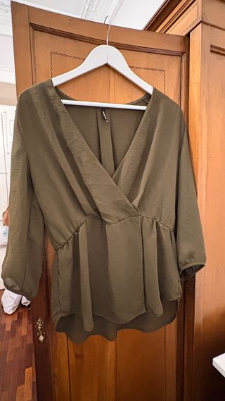 Blusa verde cruzada