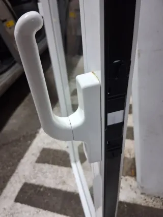 Puerta de aluminio con cristal. Oportunidad!!