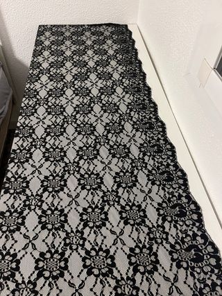 Mantilla, guantes y broche