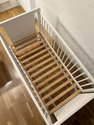 Cuna blanca de madera