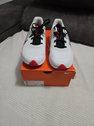 Zapatillas Nike Quest 5 Rojas y Blancas