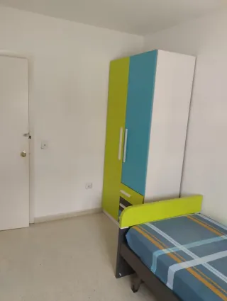 Se alquila habitación