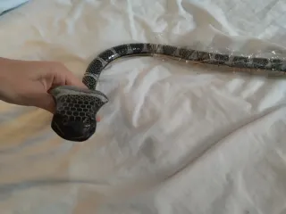 Serpiente de madera tipo cobra articulada