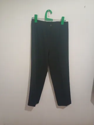 Pantalones negros y grises 10 €/ cada uno