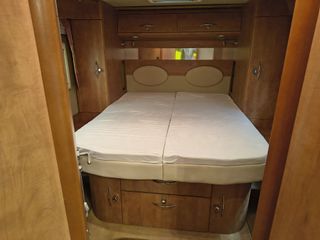 Carthago cama en isla