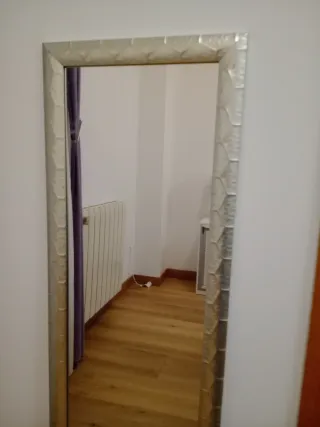 Espejo de pared plateado