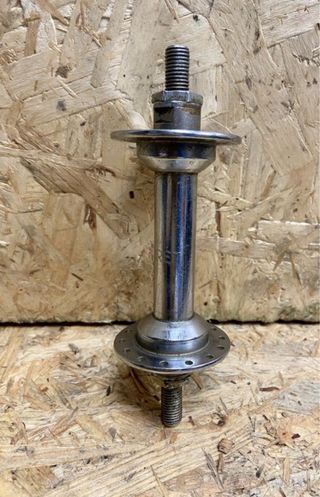 Buje delantero URRETA 28 agujeros