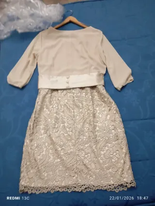 Vestido para fiesta en beige con encaje