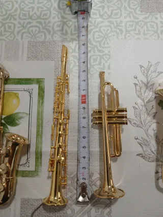 Miniature di strumenti musicali dorati