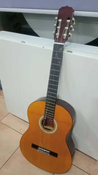 Guitarra Clásica con Funda Negra