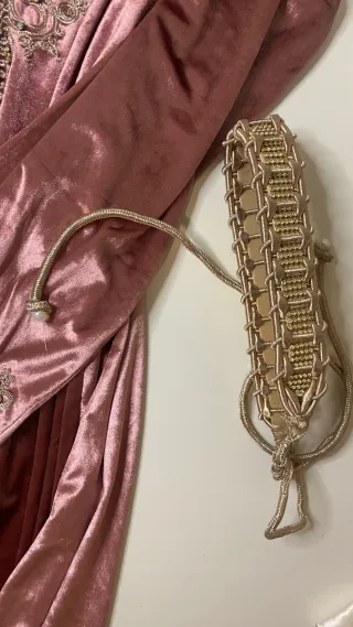 Kaftán Marroquí Bordado Rosa y Dorado