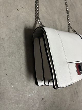 Bolso cadena Stradivarius blanco