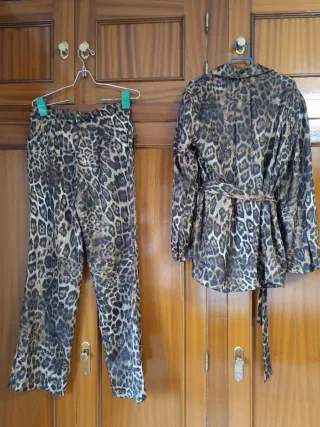 Traje de Zara Blazer y Pantalón Animal Print