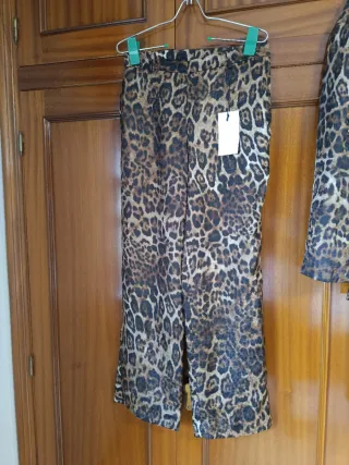 Traje de Zara Blazer y Pantalón Animal Print