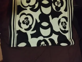 Fular con flecos beige y negro