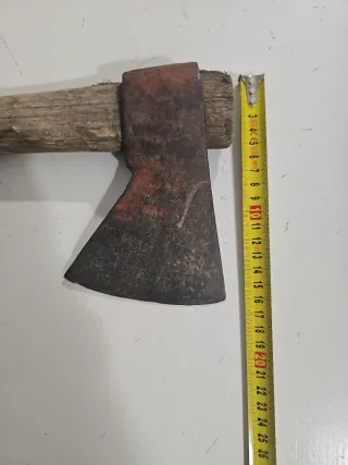 Hacha de madera
