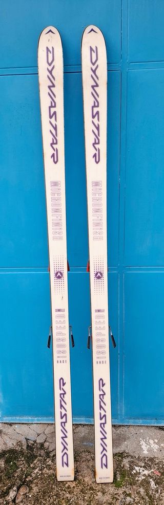 Esquís Dynastar y Bastones Quechua