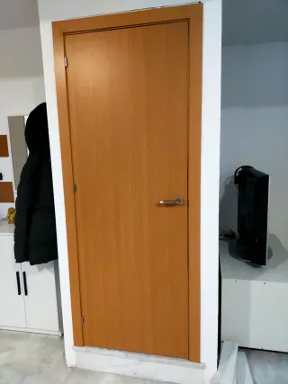 Puerta de madera interior presupuesto sin compromi