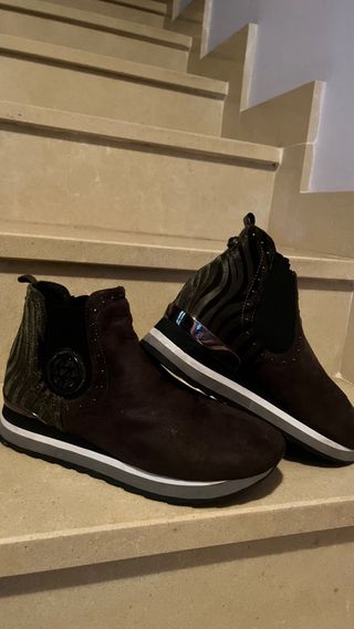 Botines zapatilla marrones