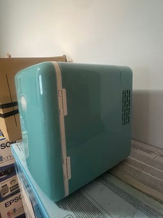 Due piccole frigoriferi turchese