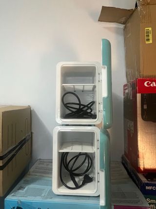 Due piccole frigoriferi turchese