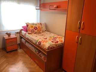 Habitación completa. Muebles, cama y armarios.