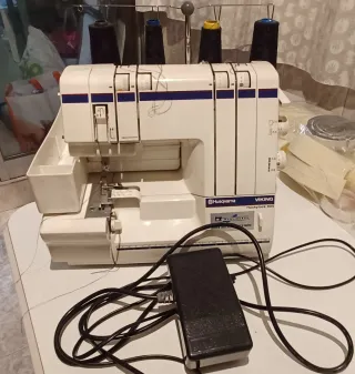 Remalladora Husqvarna Viking Huskylock 905