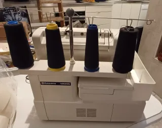 Remalladora Husqvarna Viking Huskylock 905