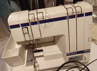 Remalladora Husqvarna Viking Huskylock 905