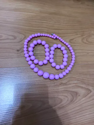 Collar y pulsera de cuentas moradas