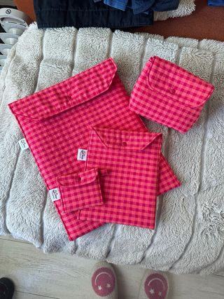 Lote fundas ordenador, ebook, cascos y neceser