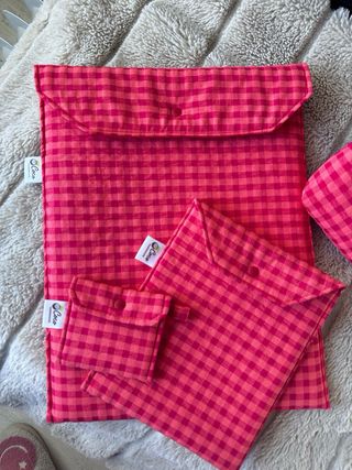 Lote fundas ordenador, ebook, cascos y neceser