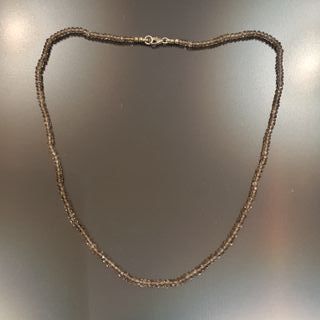 Collar de cuentas marrón