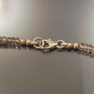 Collar de cuentas marrón