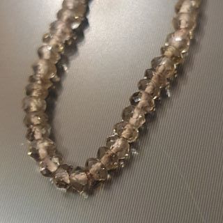 Collar de cuentas marrón