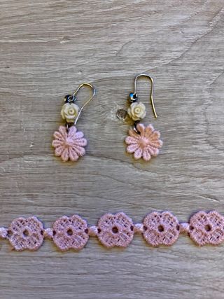 Set orecchini e bracciale rosa