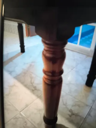 Mesa de comedor con tapa de cristal