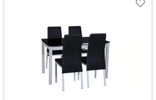 Mesa de comedor con 4 sillas