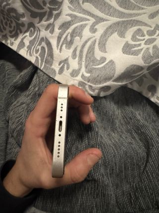 Iphone 14 blanco con 87% de bateria y 128GB