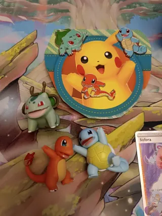 Lote Pokémon: 4 Muñecos, 3 Pin,s y 2 Cartas FullAr