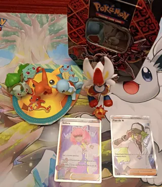 Lote Pokémon: 4 Muñecos, 3 Pin,s y 2 Cartas FullAr