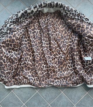 Giaccone bianco con collo leopardato