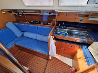 Dufour 31 timón de rueda con Dingui y Fueraborda