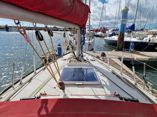 Dufour 31 timón de rueda con Dingui y Fueraborda